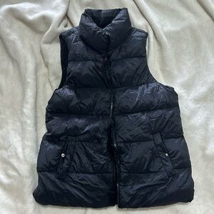 Small Black Sleeveless Puffer Vest